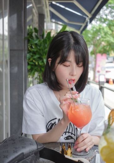 年轻漂亮的保姆